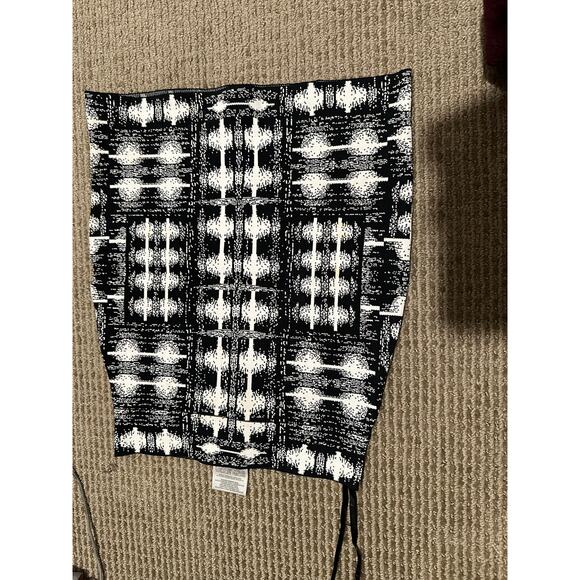 BCBGMaxAzria  Black White Simone Texture Bandage Mini Skirt S NWT - Picture 2 of 5